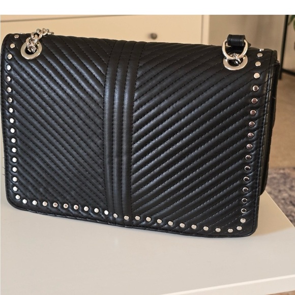 Zara stylish Black Quilted Shoulder Bag - Picture 3 of 9